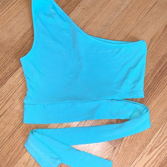 One-Shoulder Waist-Wrapped Crop Top - Picture 2 of 7